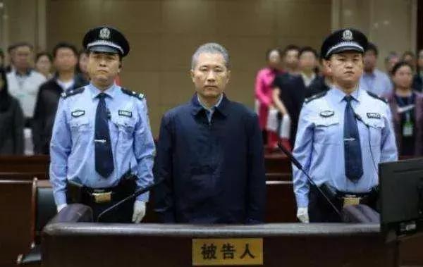 钟自然因涉嫌故意泄露国家秘密遭提起公诉