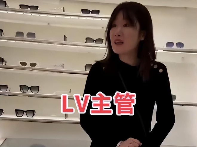 商场回应客户出轨LV柜姐事件，诚信与责任面对原配闹事