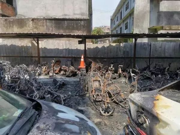 电动自行车过度充电引发爆炸风险，警钟长鸣